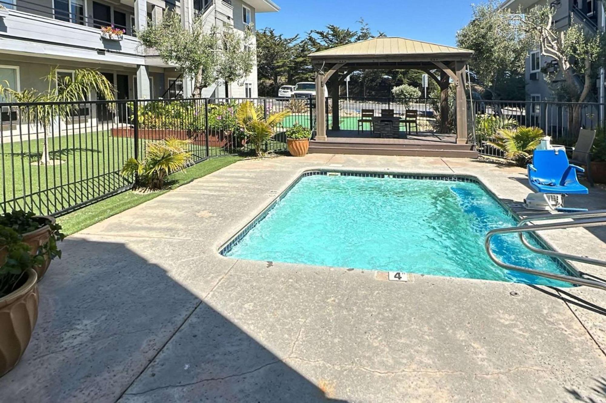 Country Inn & Suites By Radisson, Monterey Beachfront-Marina, Ca Exterior photo